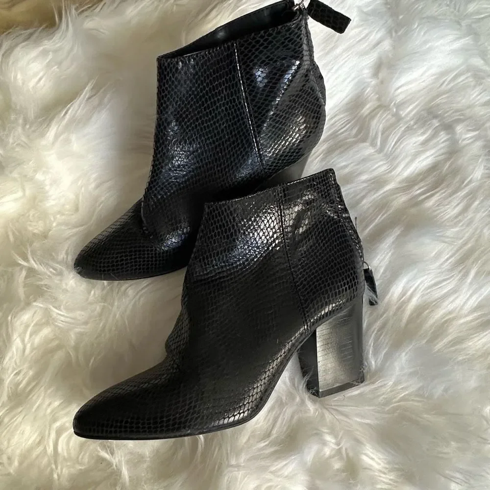 Zara basic collection black bootie, zippered back